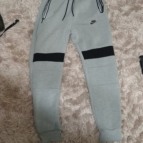 Used niked sweats only worn once - Picture 3 of 4